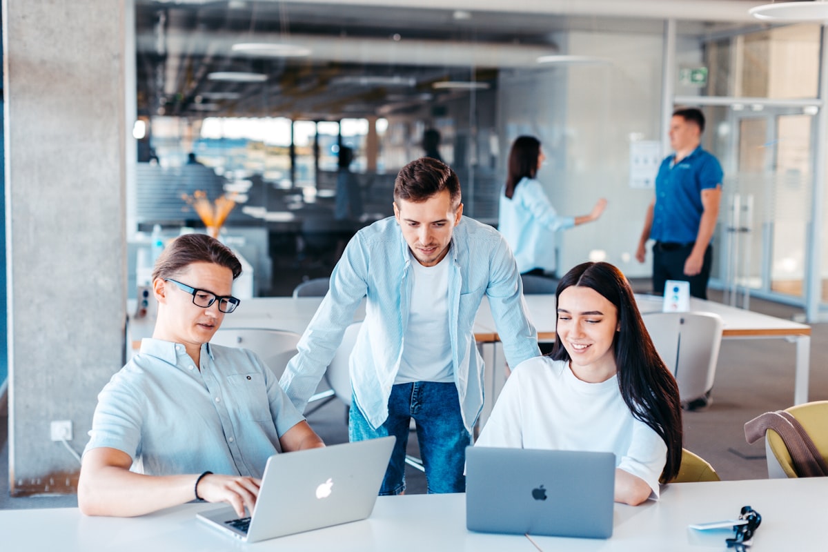 CRM a medida vs Salesforce o HubSpot: cuándo compensa